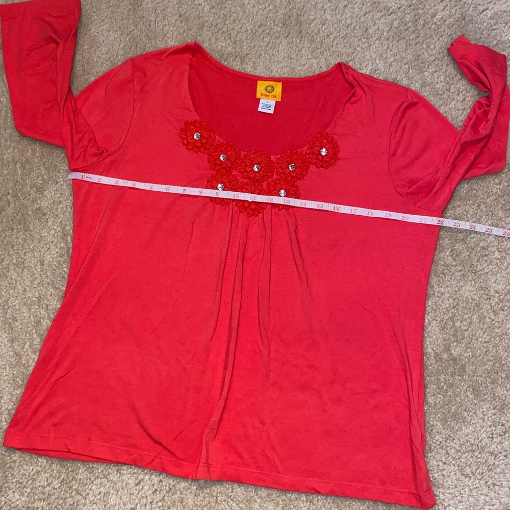 🌺Ruby Rd Beautiful Floral Accent Top🌺 - Picture 8 of 9